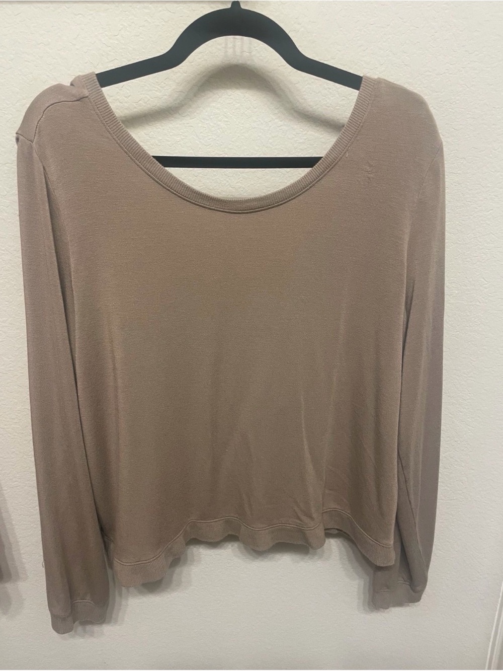 Good American Taupe Scoop-Neck Long Sleeve Top
